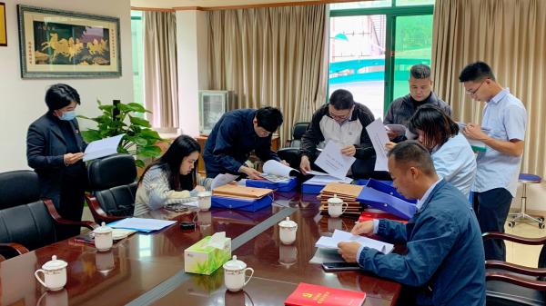 2.圖為黨建工作交叉檢查組在肇海水質(zhì)檢測有限公司黨支部檢查現(xiàn)場。.jpg