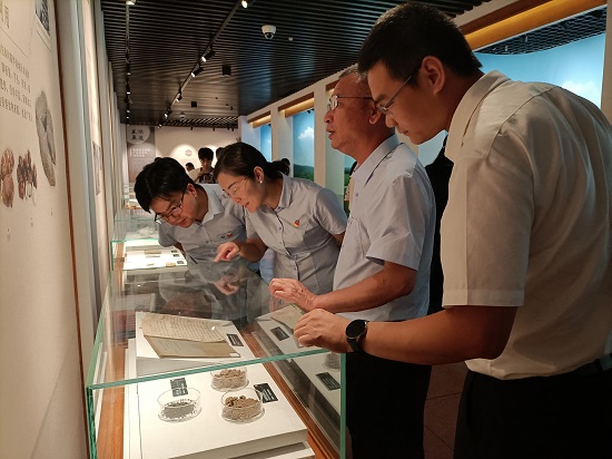 5.參觀農(nóng)博館.jpg