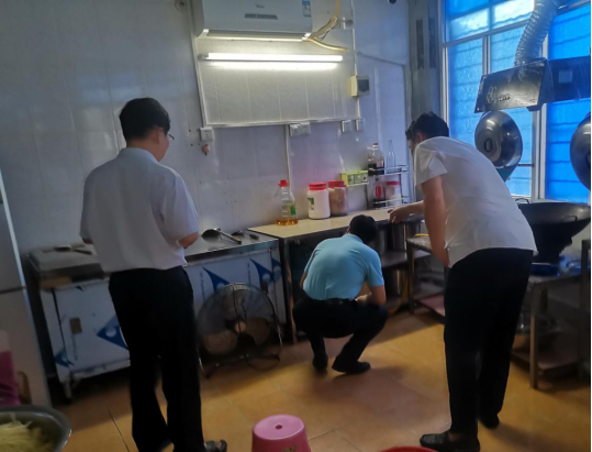4.檢查組檢查現(xiàn)場.png