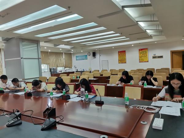 3.圖為新員工培訓(xùn)考試。.jpg