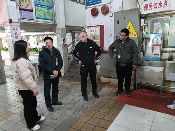 1月25日，肇水集團(tuán)副總經(jīng)理曾躍帶隊到二馬路市場開展安全生產(chǎn)和消防檢查.jpg