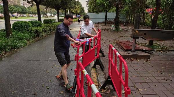 集團建設管理部和技術安全部相關技術管理人員和安全專員到端州城區(qū)巡查內(nèi)澇積水和污水管網(wǎng)工程建設應急處置情況，圖片攝于東調(diào)洪湖工地.jpg